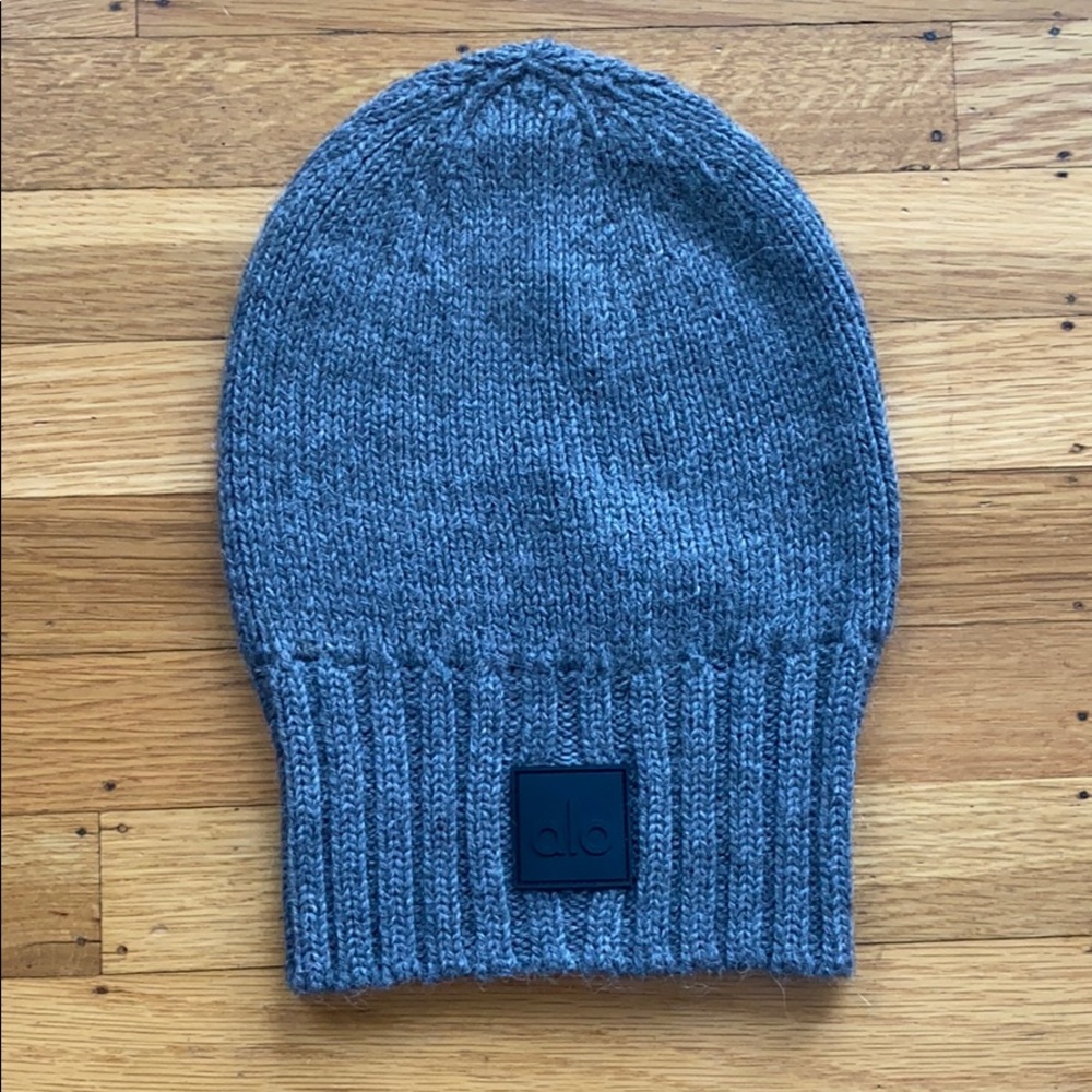 Alo Yoga beanie - Brand New